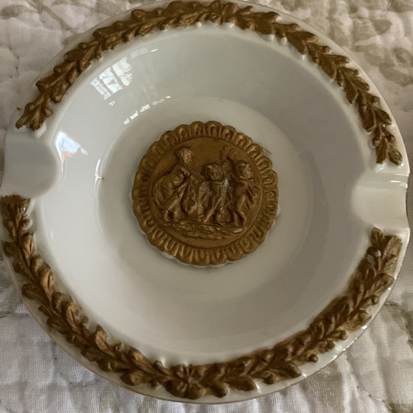 2 Small Decorative Ashtrays - Picture 2 of 4